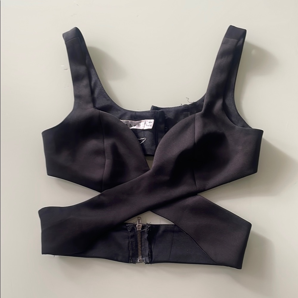 💚 3/$10   Black Cross-Front Crop Top. S/M